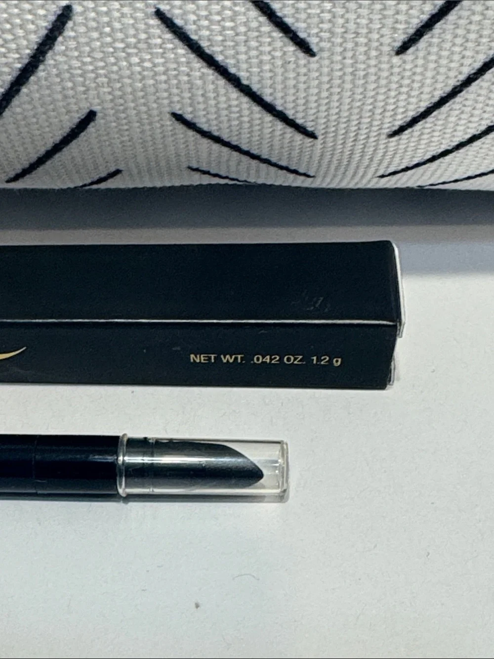 Elizabeth Arden High Drama Eyeliner Pencil in Black with Nude Smudge Tip
